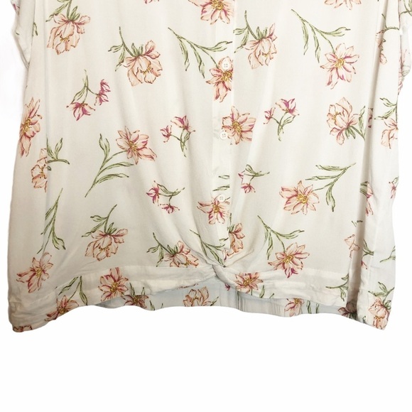Torrid Ivory Floral Crepe Short Sleeve Button Down Blouse Shirt Women’s 4X - Picture 4 of 7